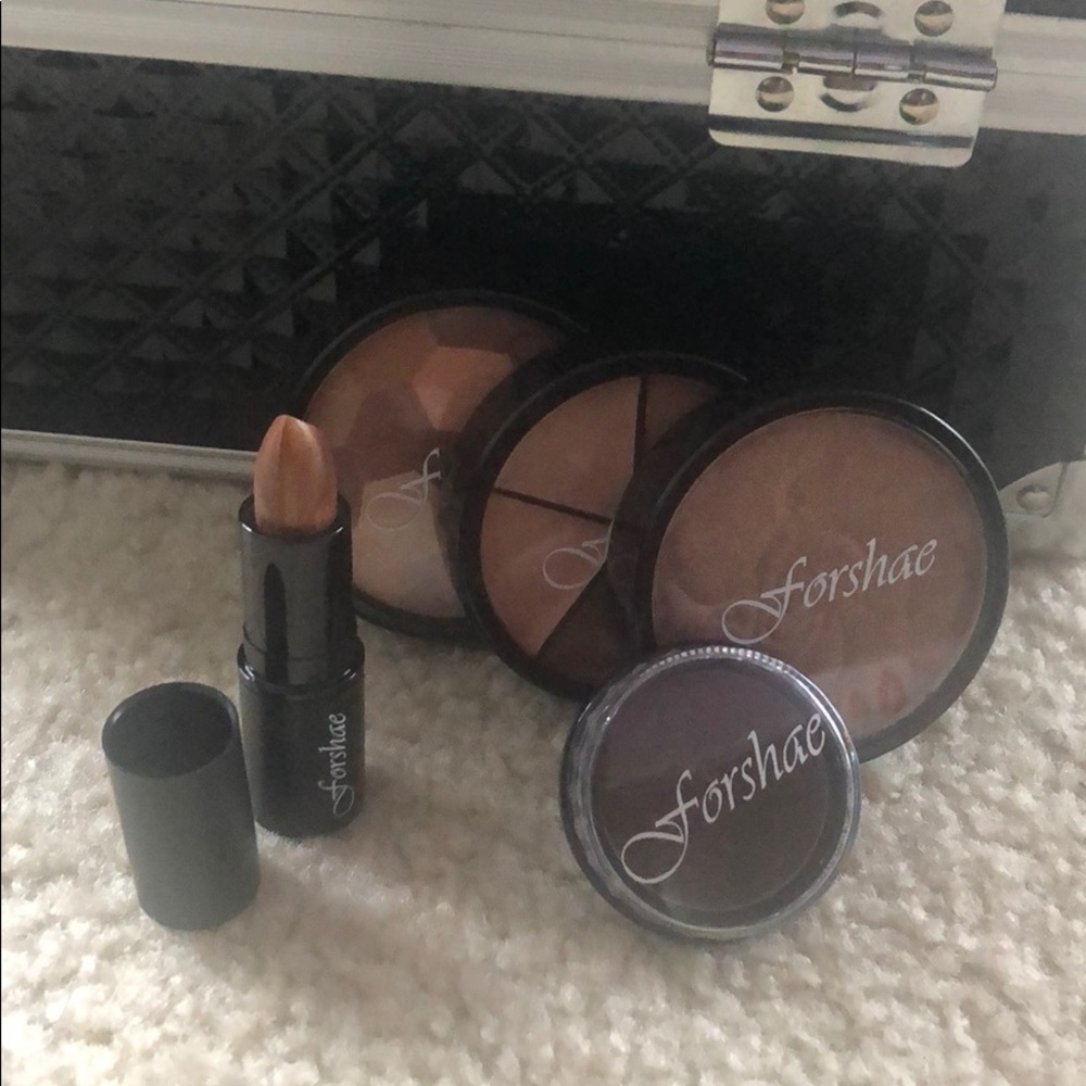 Makeup - Picture 2 of 3